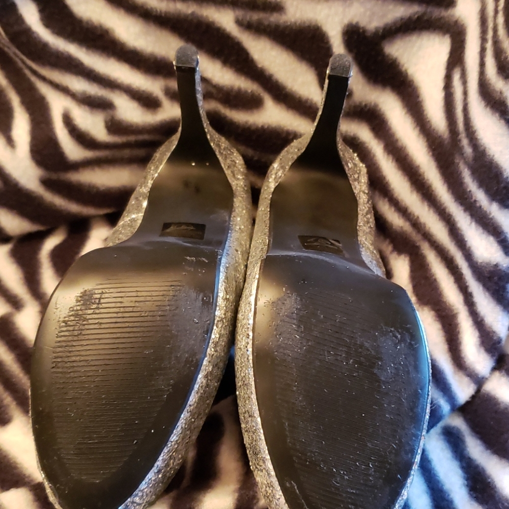 Heels - Picture 4 of 4